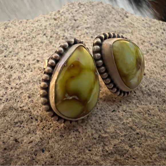❤️ Quality Palomino Variscite Navajo Style Teardrop Matte Sterling Stud Earrings - Picture 4 of 13